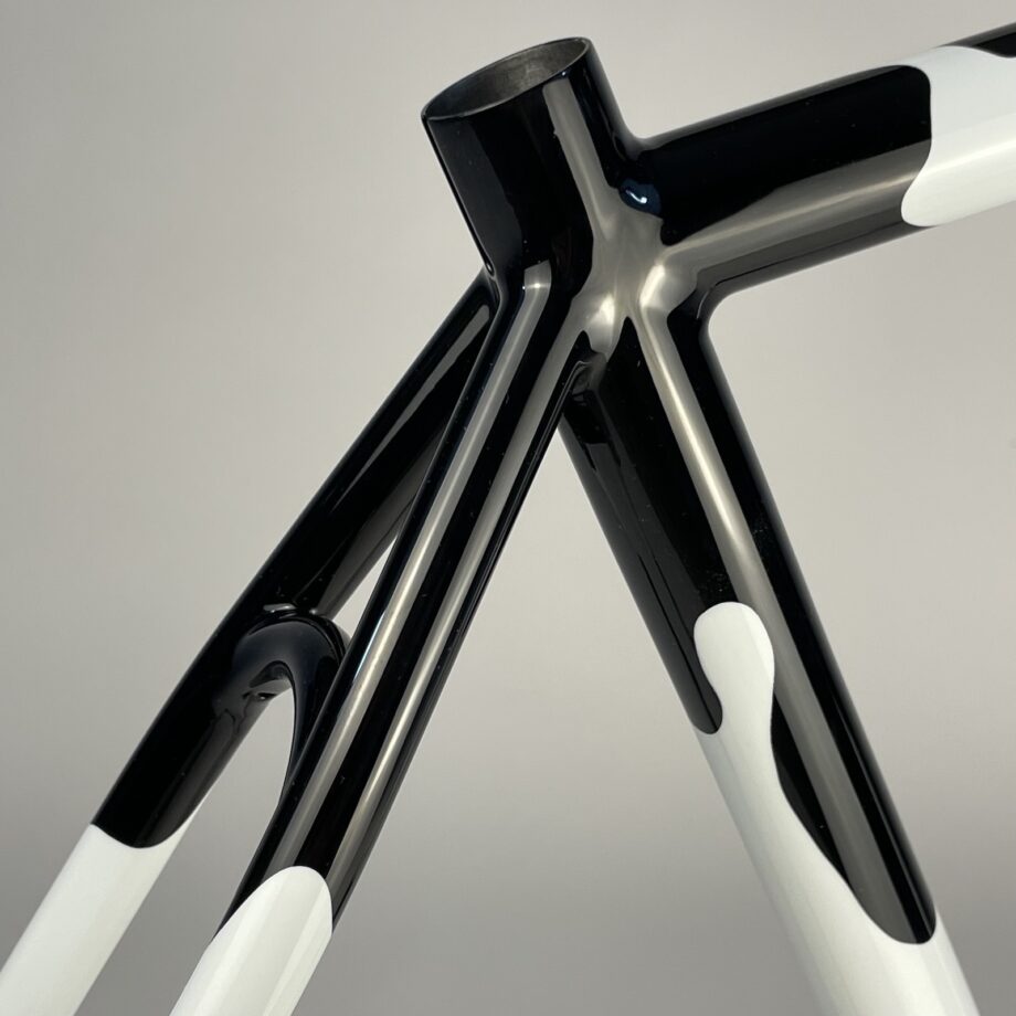 Fillet brazed seat cluster and curved bridge